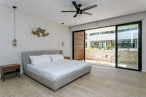 Beautifully Minimalistic Studio Wrapped in Nature by Stella Rentals