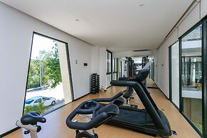 Beautifully Minimalistic Studio Wrapped in Nature by Stella Rentals