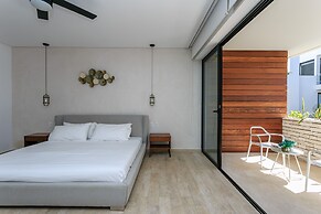 Beautifully Minimalistic Studio Wrapped in Nature by Stella Rentals
