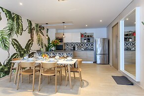 Beautifully Minimalistic Studio Wrapped in Nature by Stella Rentals