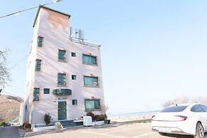Mangsang Beach Pension