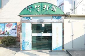 Mangsang Beach Pension