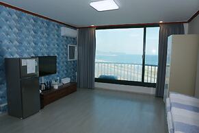 Mangsang Beach Pension