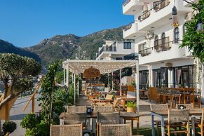 Diplomat Hotel