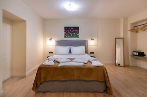 Plaka Arch Suites