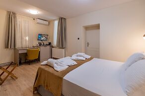 Plaka Arch Suites