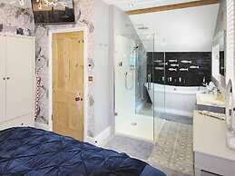 Lakes Apartments