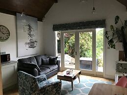 Lakes Apartments