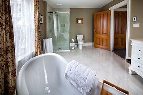 Maplehurst Manor B&B