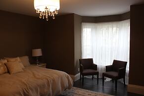 Maplehurst Manor B&B