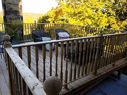 Maplehurst Manor B&B