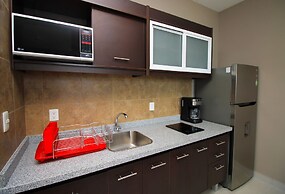 Riviera Towers 2BR & Pool