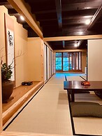Traditional Guesthouse TONARI