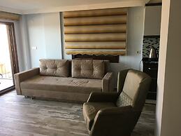 Seraysen Apart