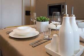 Como Lake Suites