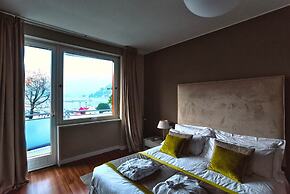 Como Lake Suites