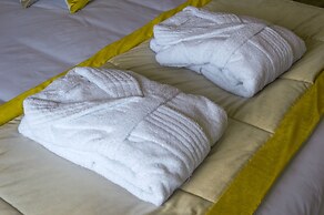 Como Lake Suites
