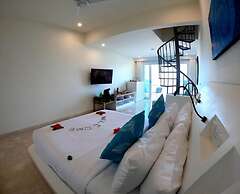 Bukit Pool Suites