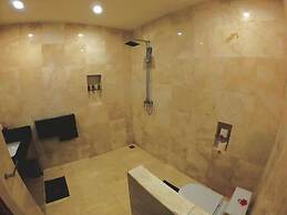 Bukit Pool Suites