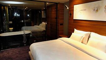 Ambasador Hotel