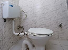 OYO 36667 Hotel Manoj