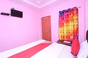 OYO 36667 Hotel Manoj