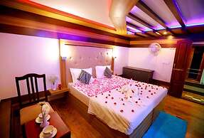 Indiavacationz Houseboat