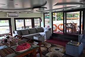 Indiavacationz Houseboat