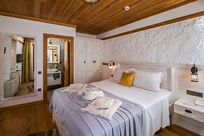 Pier House