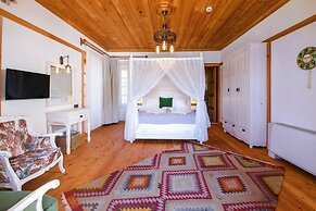 Pier House