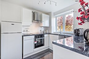 2 Bed Flat, Dedicated Workspace, Parking, 4KTV