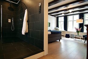 1637 Historic Canal View Suites