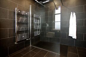 1637 Historic Canal View Suites