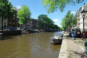 1637 Historic Canal View Suites