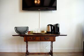 1637 Historic Canal View Suites