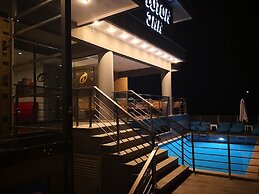 Peloton Inn