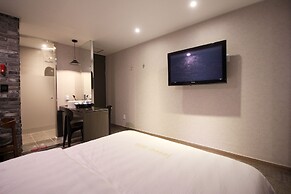 Paradise Hotel