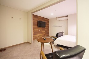 Paradise Hotel