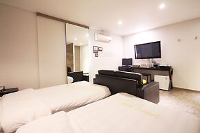 Paradise Hotel