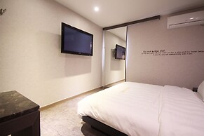 Paradise Hotel