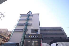 Paradise Hotel
