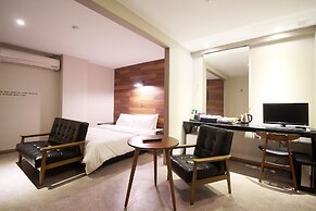 Paradise Hotel