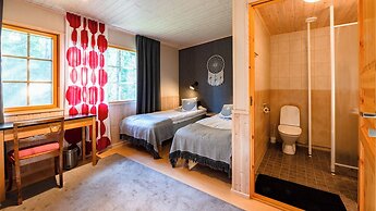 Isokenkäisten Klubi, Wilderness lodge