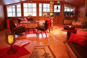 Isokenkäisten Klubi, Wilderness lodge