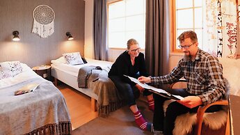 Isokenkäisten Klubi, Wilderness lodge