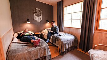 Isokenkäisten Klubi, Wilderness lodge
