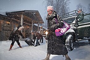 Isokenkäisten Klubi, Wilderness lodge