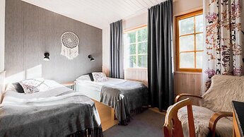 Isokenkäisten Klubi, Wilderness lodge
