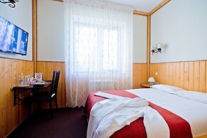 Polina Hotel