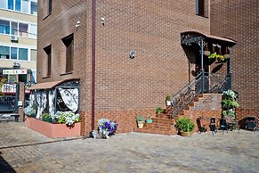 Polina Hotel